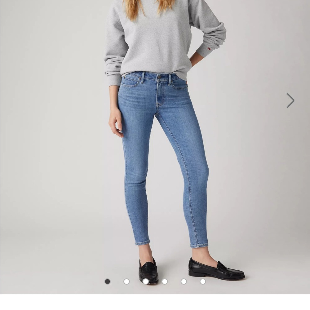 Levi’s 711 Skinny Jeans